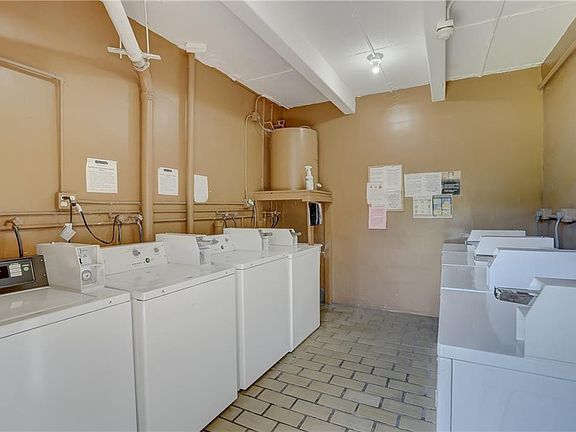 5th image of 2515 Polk Street #21
