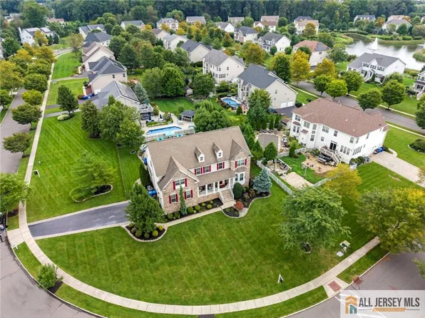 237 Leffler Cir, Florence, NJ 08518