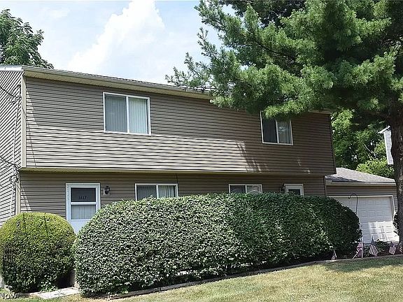 2nd image of 3615 & 3617 N Sunnyfield Dr