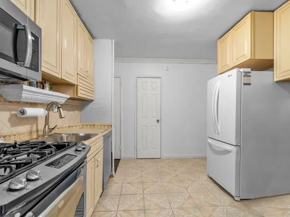 150-10 71st Avenue image 11 of 13