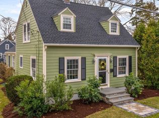 55 Rounds Ave, Riverside, RI 02915