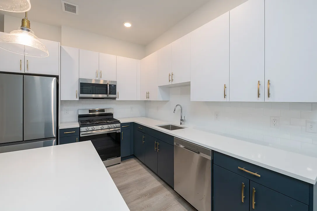 2 bed, 1200 sqft, $4,100 — Photo 2