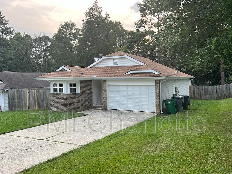 3 bed, 2.0 bath, 1124 sqft, $1,850 — Photo 2