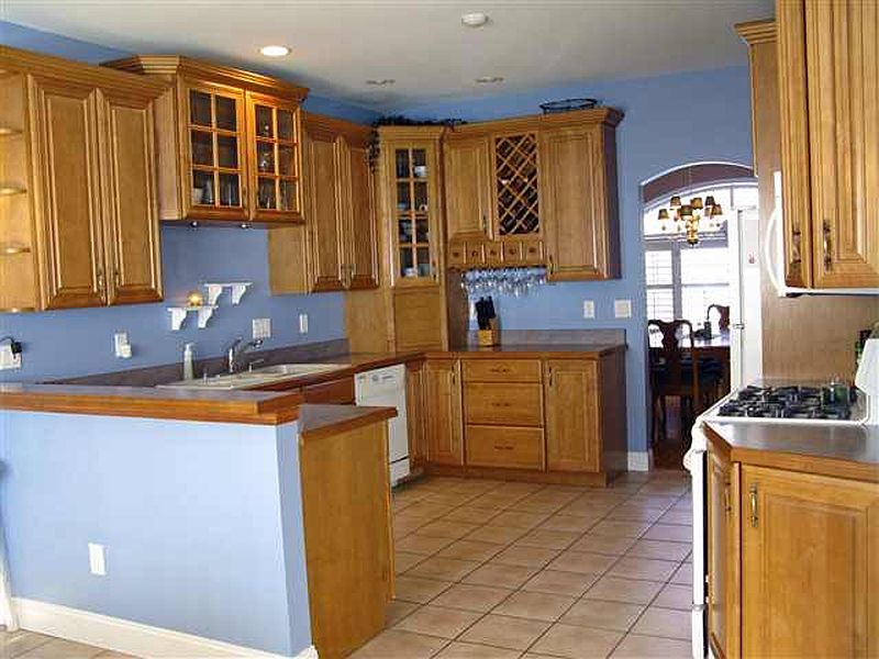 5th image of 2 WILLOW SPRING Drive