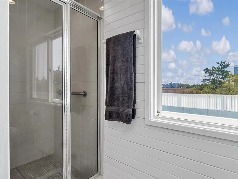 552 Dune Rd — Photo 18