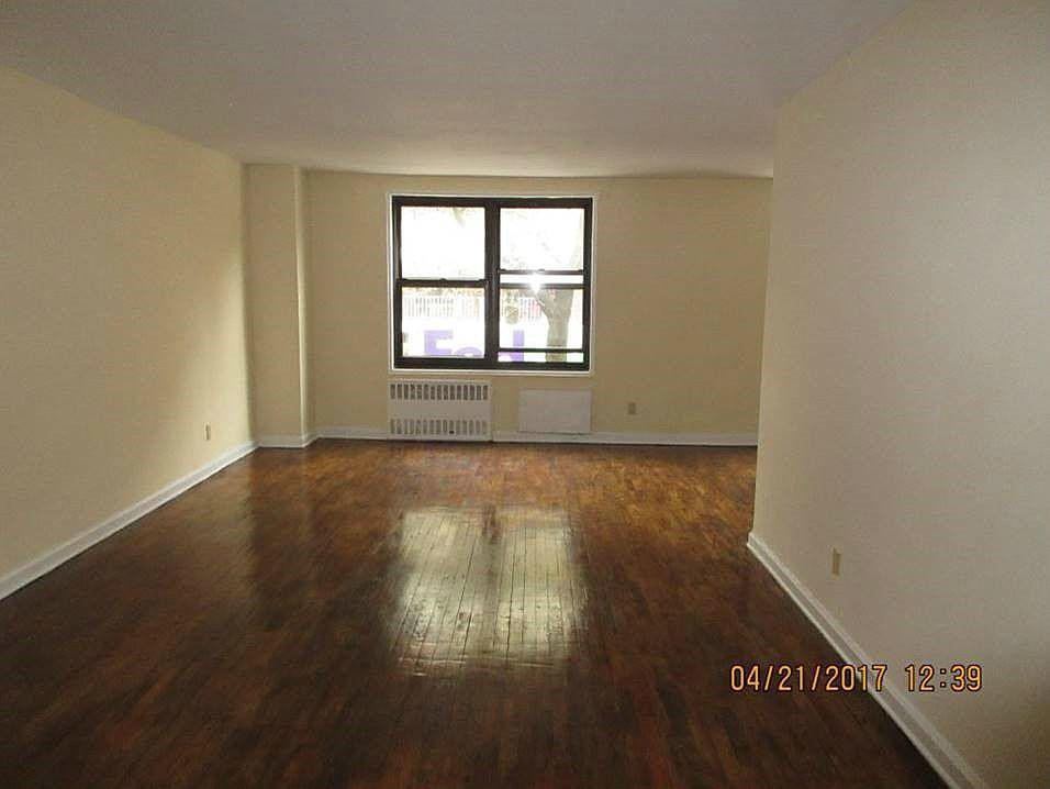 1st image of 13235 Sanford Ave #105