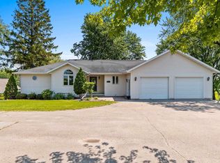 2411 Popp Ln, Brillion, WI 54110