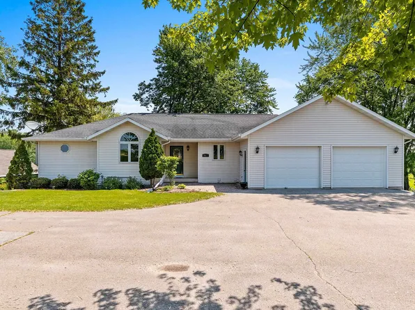 2411 Popp Ln, Brillion, WI 54110