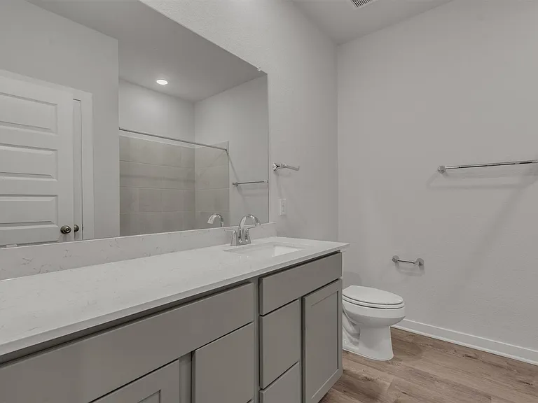 130 Hornet St — Photo 5