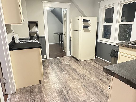 3rd image of 17 Doster Pl Floor 2