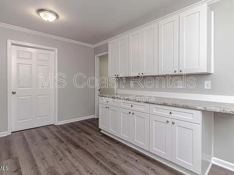 6823 Mescalero Dr — Photo 10