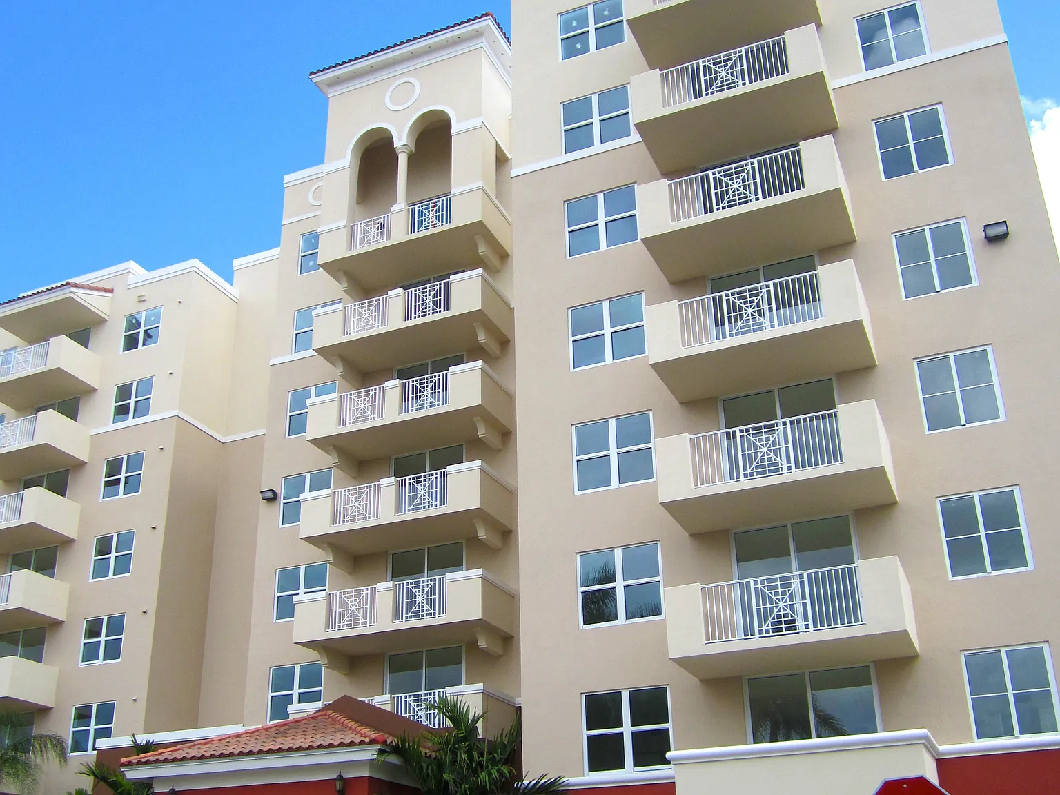 Colony at Dadeland — Photo 2