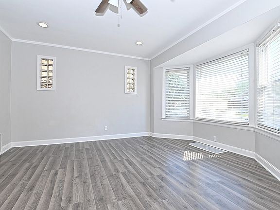 4th image of 10816 S Eberhart Ave