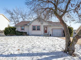 1352 Hunter Dr, Norwalk, IA 50211