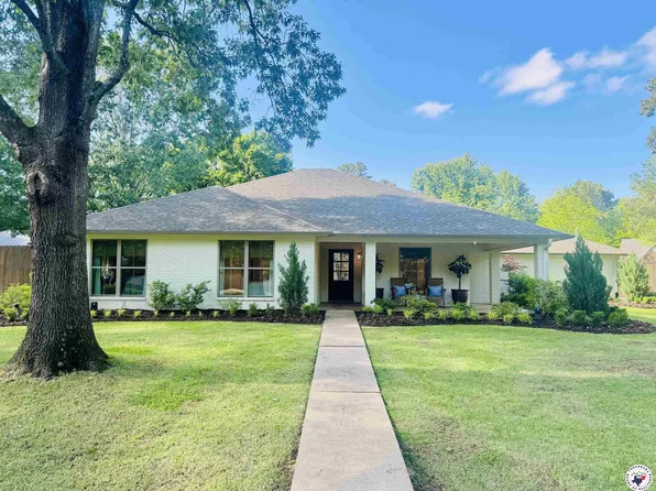 5010 Woodgate Dr, Texarkana, TX 75503