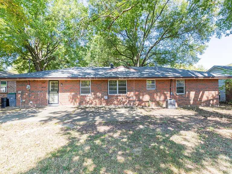 1539 Eason Ave — Photo 7