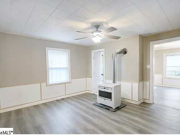 2nd image of 105 W Front St