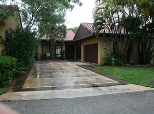 1047 NE 202nd Ln, Miami, FL 33179