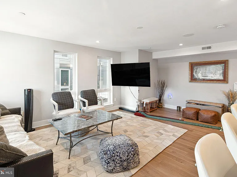 1224 N 26th St #J1 — Photo 9