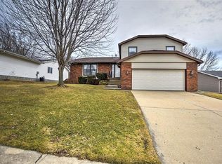 943 W Frank Dr, Decatur, IL 62526