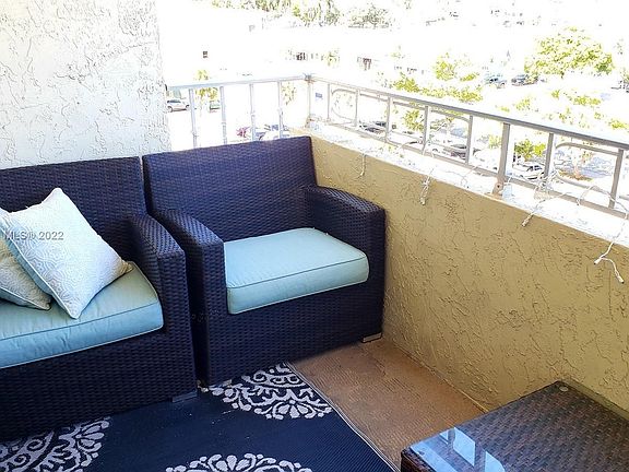 2nd image of 900 NE 18th Ave APT 607