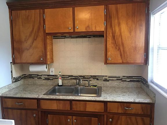 2nd image of 826 Gibson St
