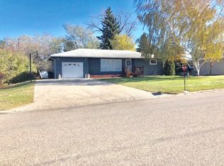 108 14th Ave NE, Devils Lake, ND 58301