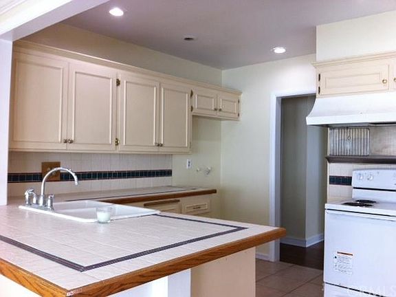 5th image of 1365 E Ralston Ave