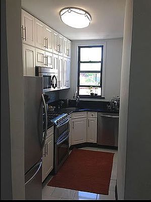 5th image of 225 W 71st St
