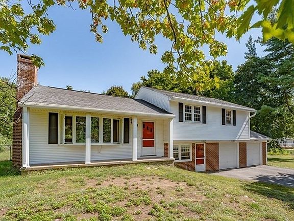 3rd image of 8 S Park Dr