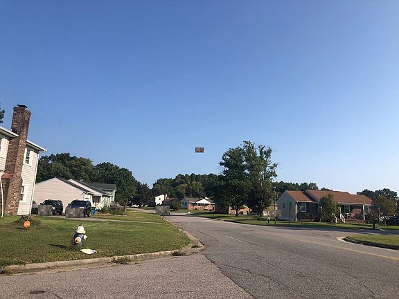 4th image of 3900 Robert E Lee Dr