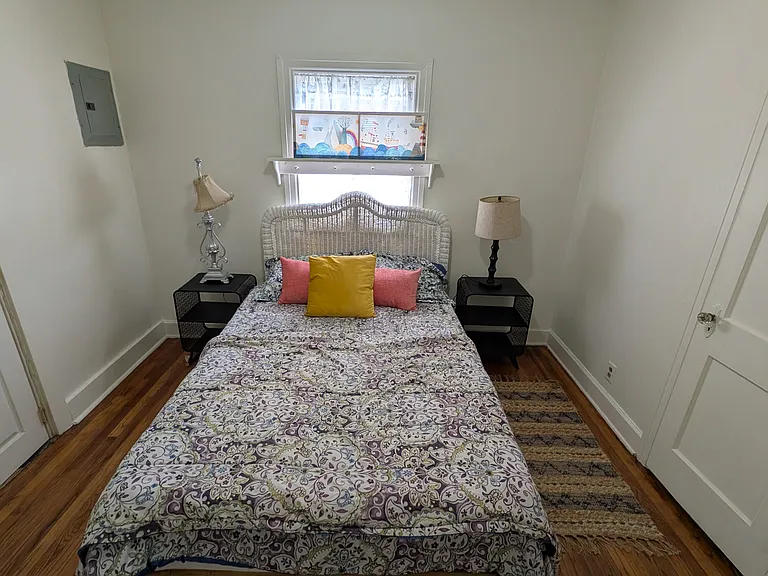 958 Montgomery St — Photo 5