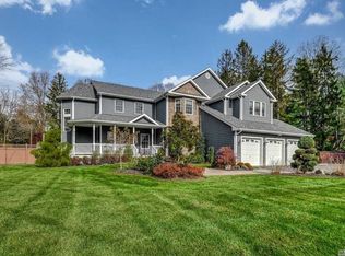 83 Greenlawn Rd, Huntington, NY 11743