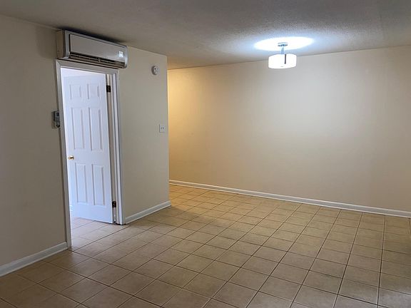 2nd image of 3216 W Deleon St #10