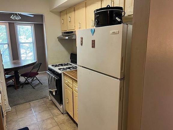 4th image of 2214 Country Club Dr APT 13