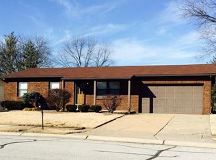 505 Redwood Ln, Saint Charles, MO 63301