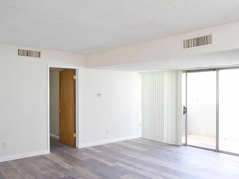 1033 Cordova St #14 — Photo 2