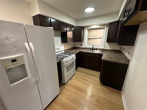 2nd image of 360 Luella Ave Unit 1
