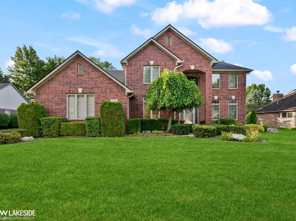 43748 Fallen Tree Dr, Sterling Heights, MI 48314