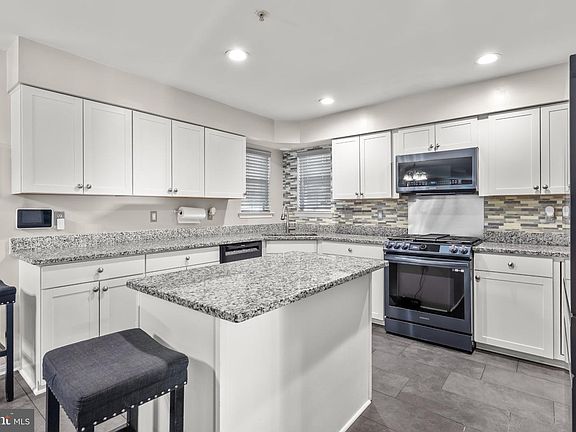 2nd image of 10504 Gloucester Ln