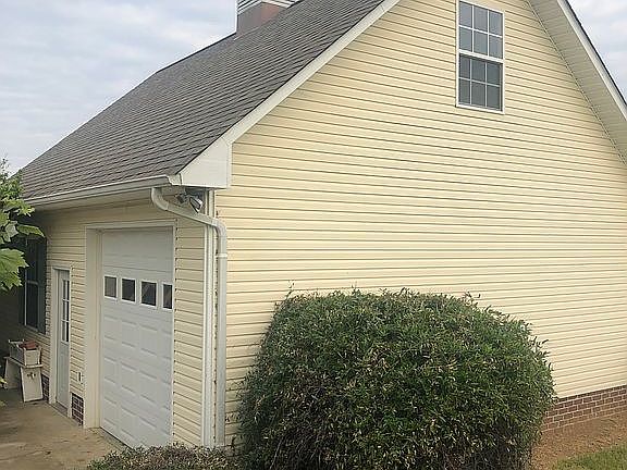 Detach Garge with half bath 