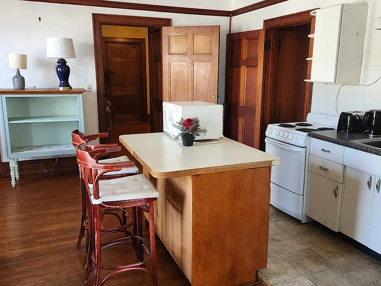 420 Sumner St #4 — Photo 4