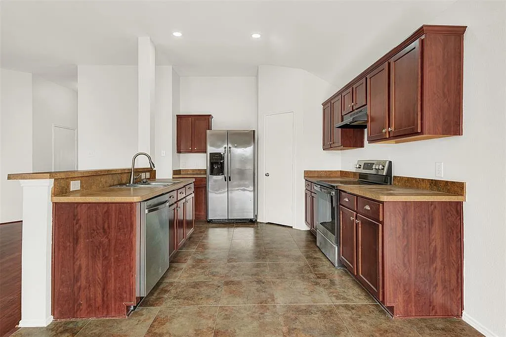 3 bed, 1678 sqft, $2,450 — Photo 2