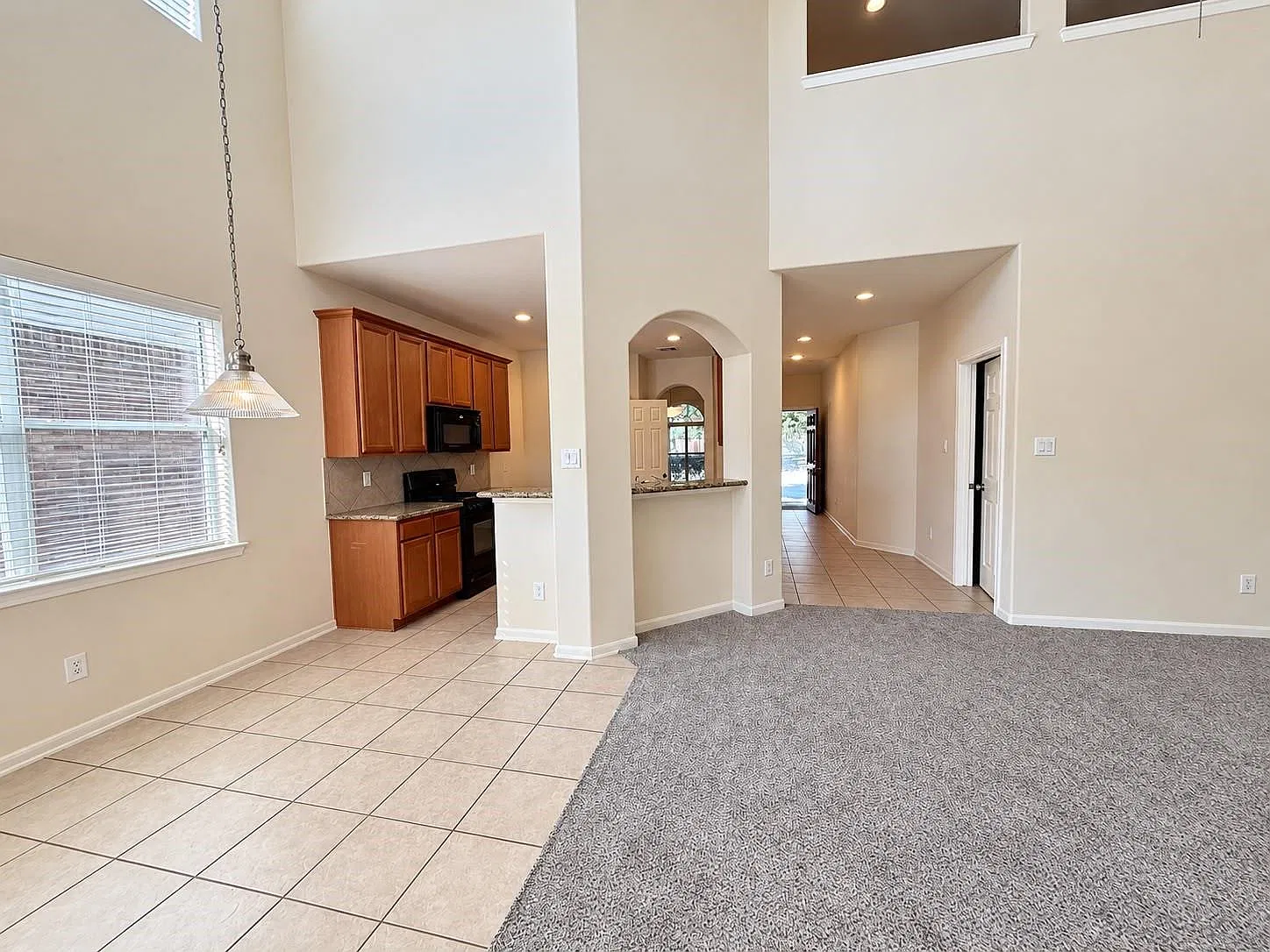 3 bed, 2.5 bath, 2729 sqft, $2,300 — Photo 2