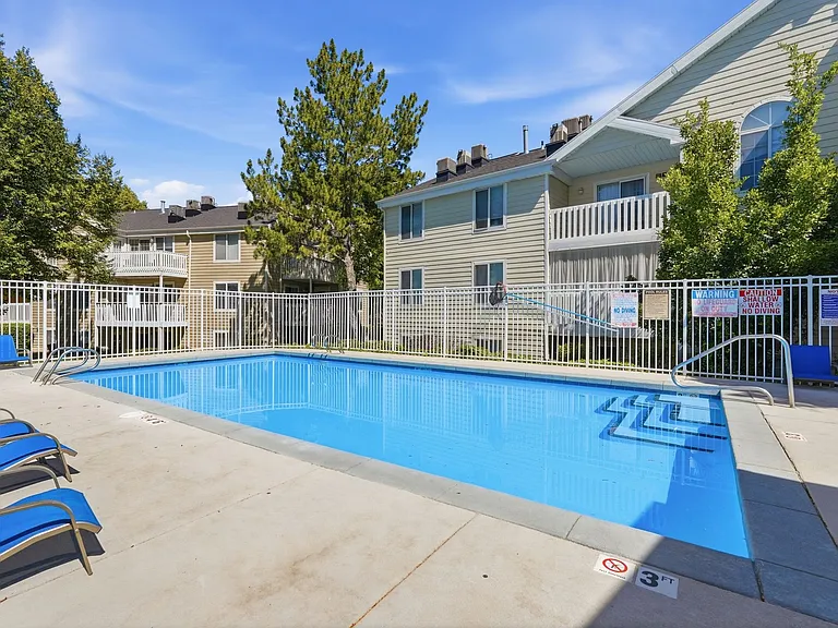 Woods Crossing Apartments — Photo 6