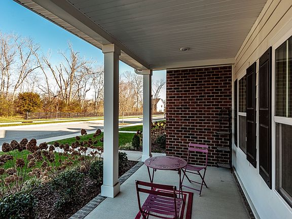 4th image of 239 Grandstand Blvd