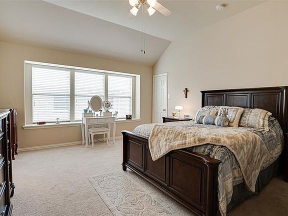 5th image of 305 Welch Dr
