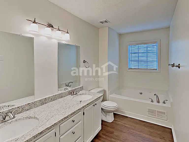 1086 Berkley Dr SE — Photo 9