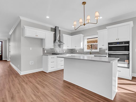 4th image of 77 Annandale Dr