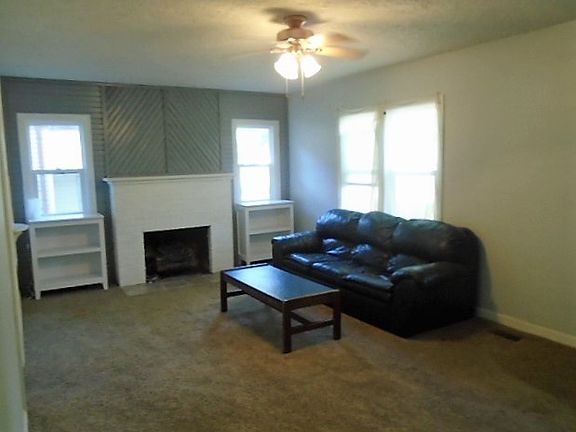 4th image of 131 W Pine St